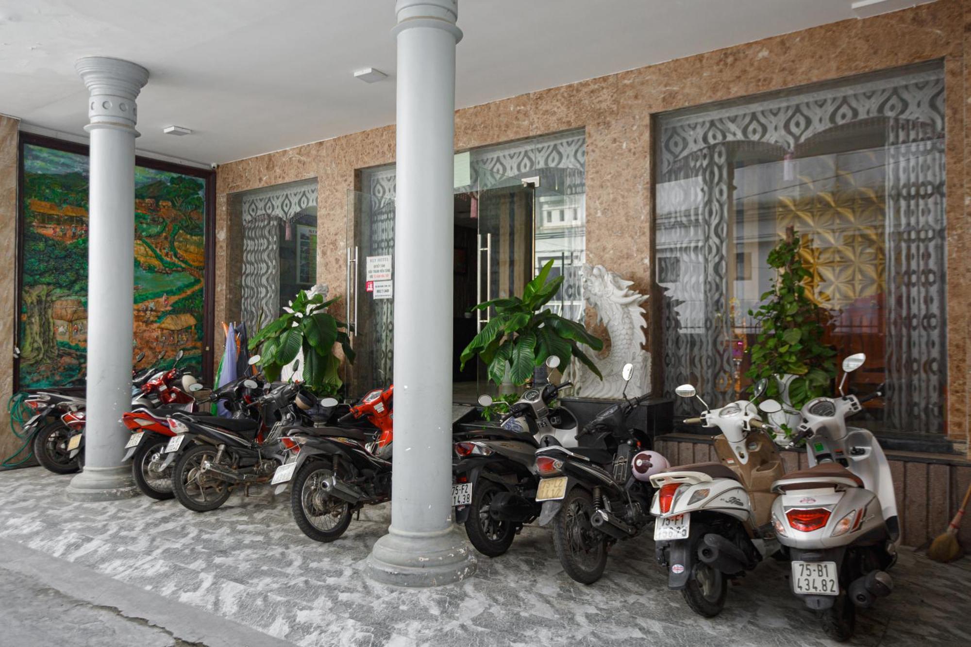 Kly Hotel Hue Esterno foto