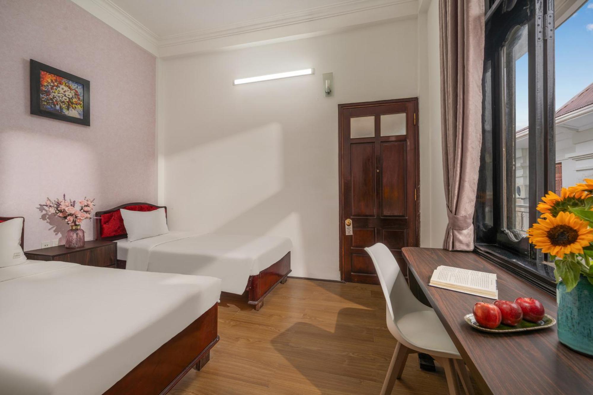 Kly Hotel Hue Esterno foto