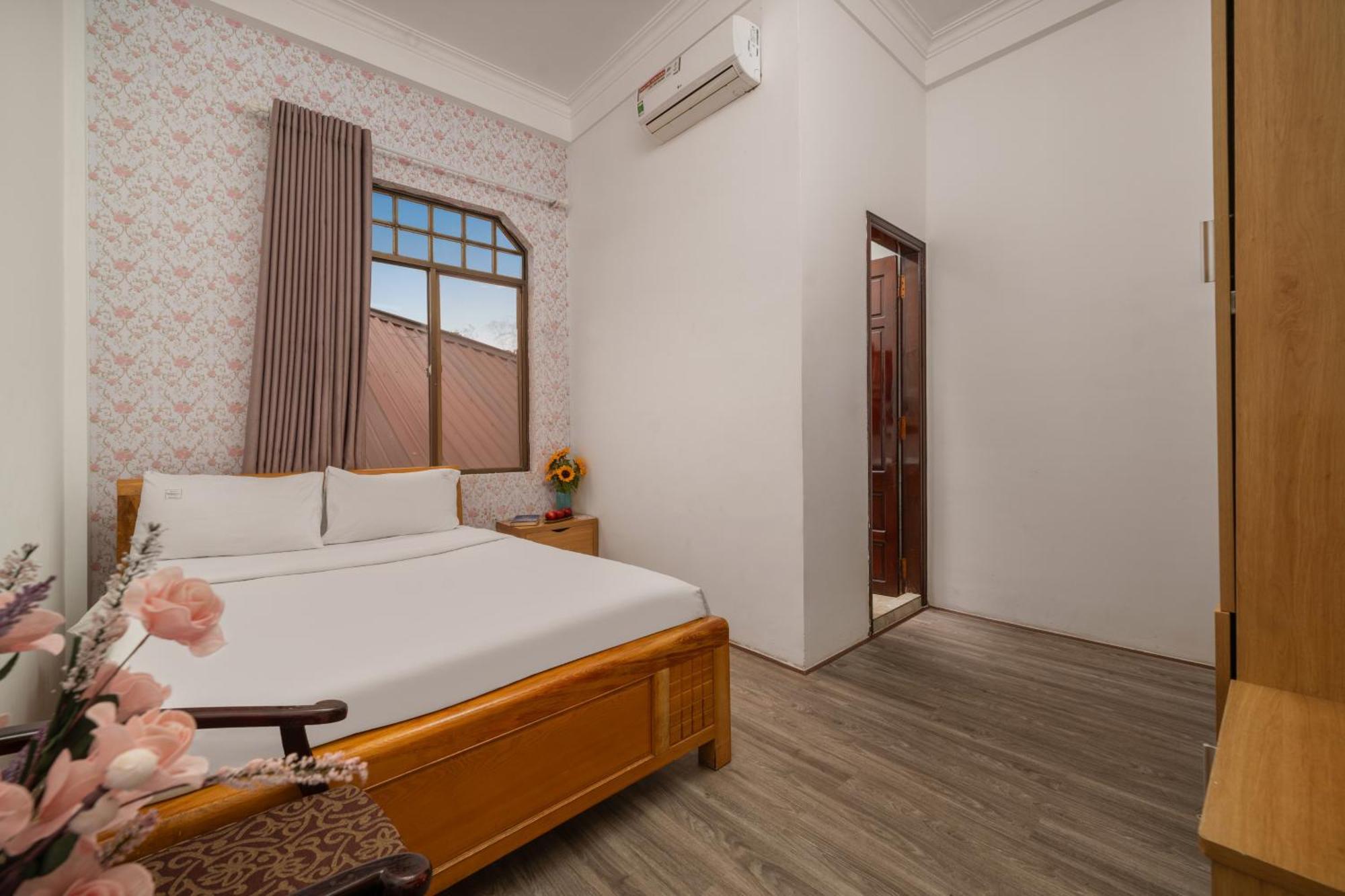 Kly Hotel Hue Esterno foto