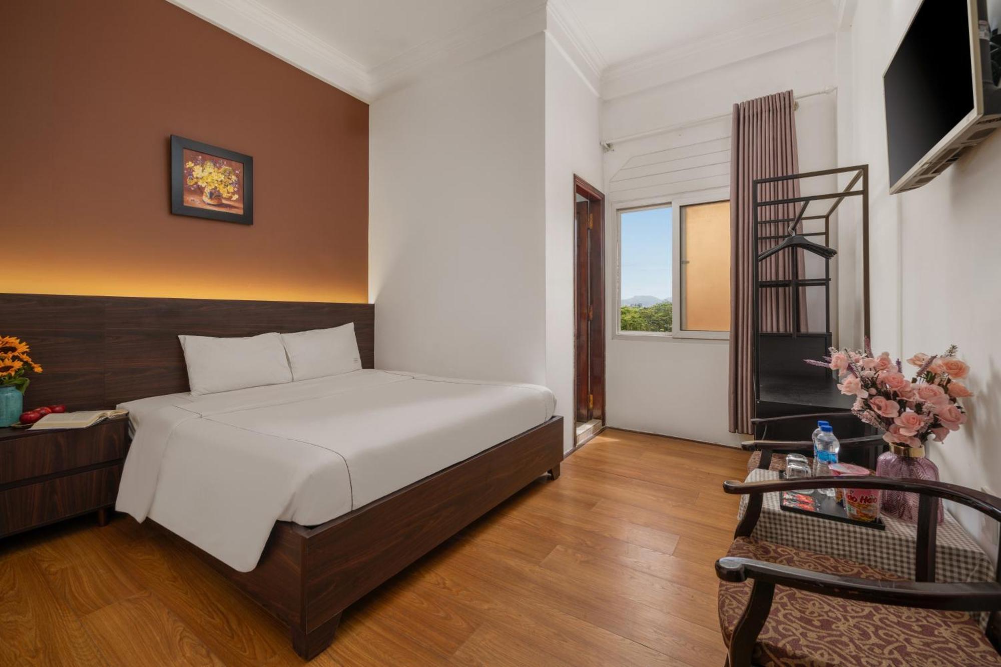 Kly Hotel Hue Esterno foto