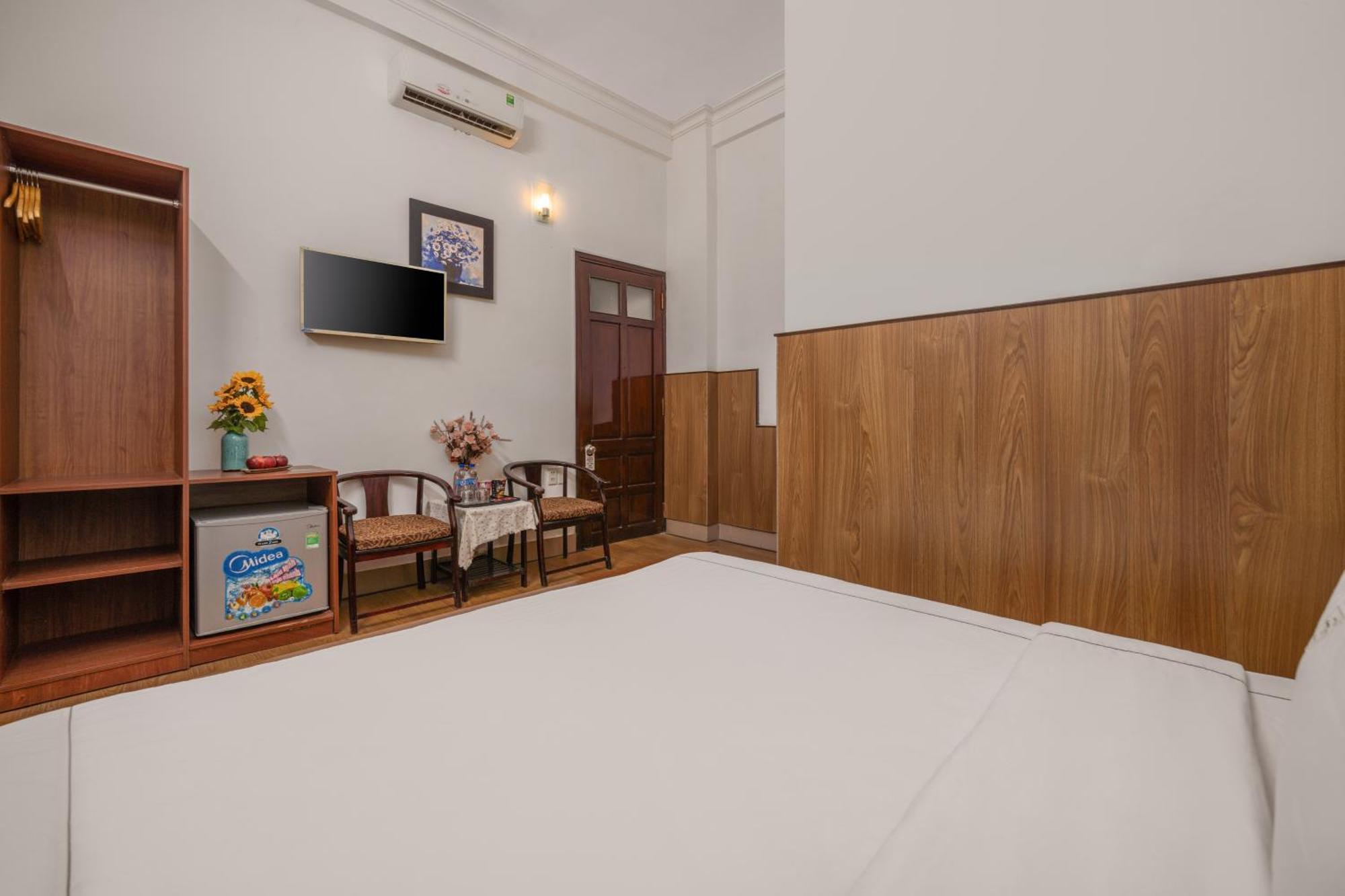 Kly Hotel Hue Esterno foto