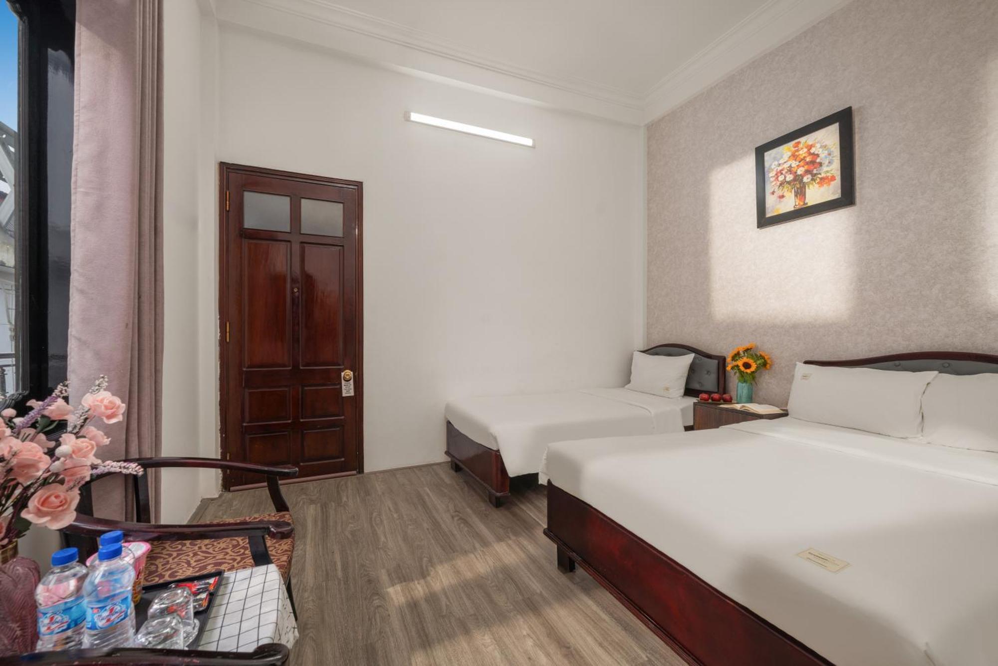 Kly Hotel Hue Esterno foto